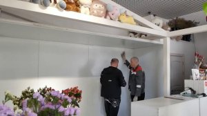 Процесс сборки холодильной камеры для цветов. Проект выполнен компанией ООО "ПроектХолод"