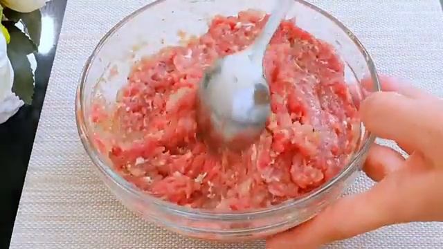 Как приготовить тесто для ЧЕБУРЕКОВ. Слоёные и хрустящие чебуреки.
