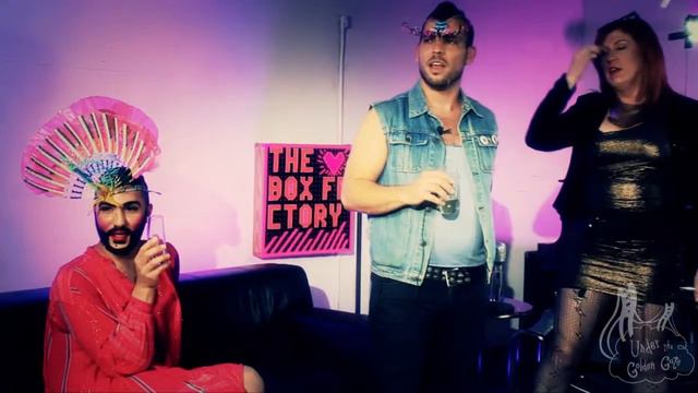 Cory Clinton drag fashion show with different colored "ties" смотреть онлайн