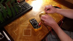 Делаем батарейку из картошки (эксперимент)