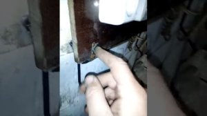 почему бьёт током