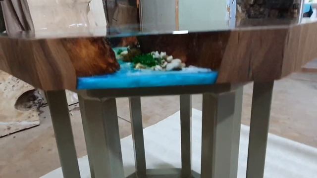 Журнальный столик из массива карагача и с рекой из эпоксидной смолы. Стол река под заказ.