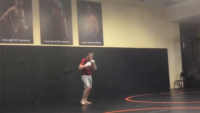 Балтабаев Никита боец школы "шторм" делает наработки в левше смотреть онлайн