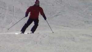 Горные лыжи. Школа SkiFactor, демонстрация техники карвинга.