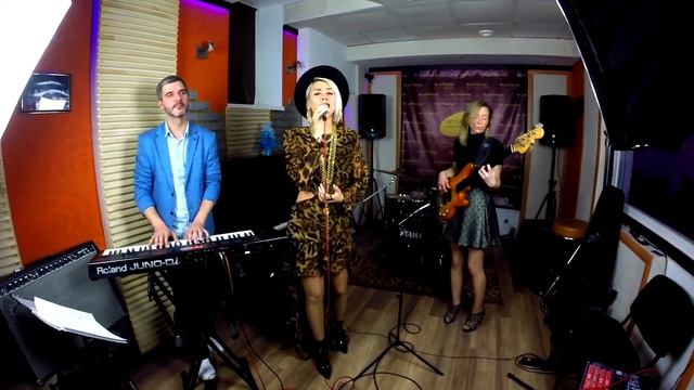 Алена Горбачева & L-U-C-K-Y смотреть онлайн