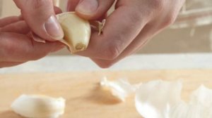 ЧЕСНОК не будет СОХНУТЬ и ГНИТЬ если ХРАНИТЬ его ЭТИМ способом! Как СОХРАНИТЬ чеснок ДО ВЕСНЫ ?