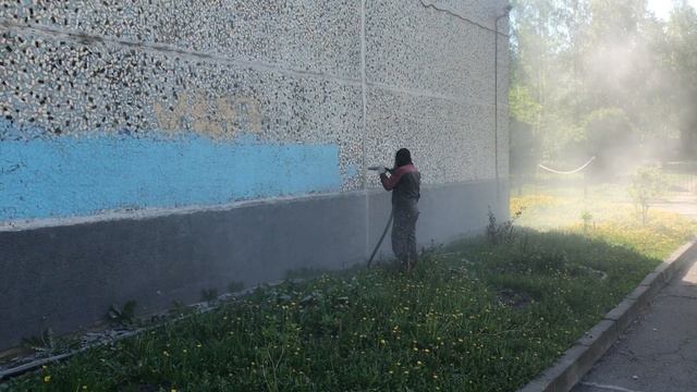 Пескоструйная очистка фасада школы от старой краски. ООО "Нева Бластинг" смотреть онлайн