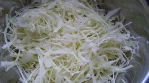 Салат из капусты, помидоров и кукурузы
