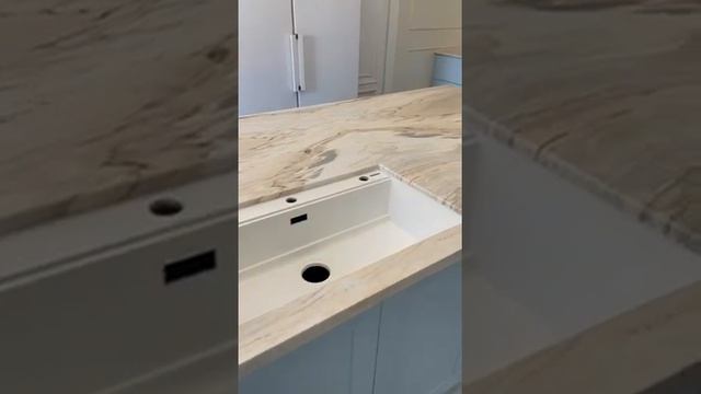 Столешница, фартук и остров из мрамора Палиссандро! смотреть онлайн