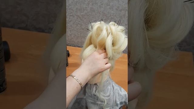 КАК СДЕЛАТЬ ВЫСОКИЙ ПУЧОК?ВЫСОКИЙ СВАДЕБНЫЙ ПУЧОК ИЗ ЛОКОНОВ/ПУЧОК НА ВЫПУСКНОЙ смотреть онлайн