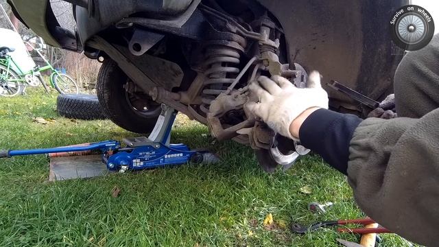 Нива 2131, меняю резину и тормозные колодки. Change tires and brake pads