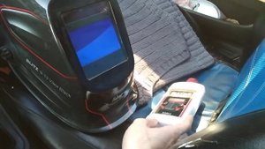 Чистка стекла сварочной маски автополиролью. Вечное защитное стекло.