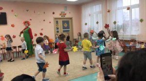 Танец "Листик осенний мы в руки возьмем"(видео)
