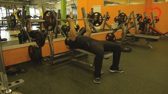 Жим штанги узким хватом смотреть онлайн