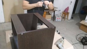 Простой журнальный столик из ЛДСП / Simple coffee table made of chipboard