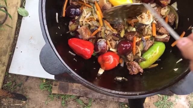 Удивительное рагу в казане! По летнему и очень вкусно! смотреть онлайн