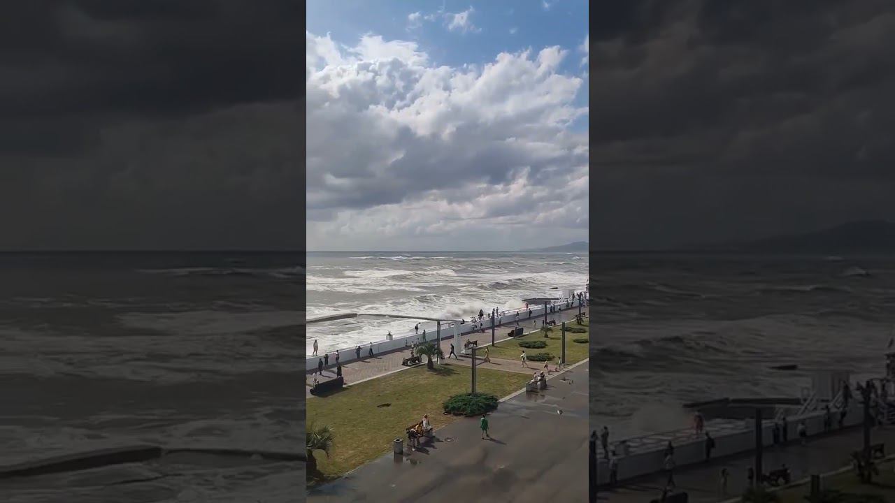 Вот такими волнами встречает и провожает отдыхающих Адлер!Возле ж/д вокзала самые огромные! shorts смотреть онлайн