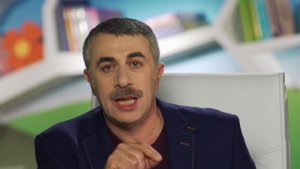 Как помочь ребенку при коликах? - Доктор Комаровский