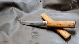 Японский танто из ржавого ключа.