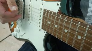 учусь играть на гитаре. игра на гитаре перебором