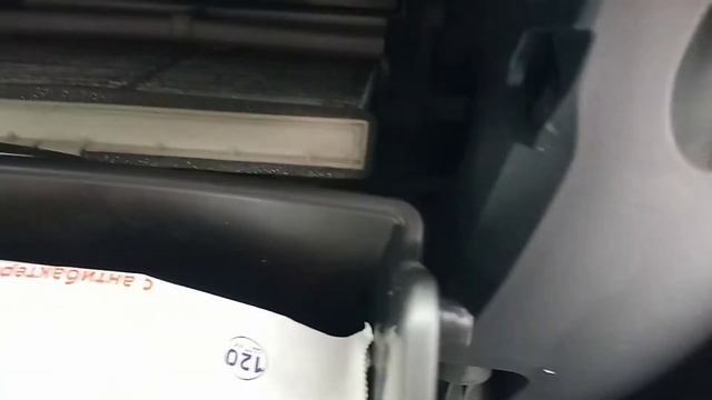 Замена салонного фильтра Mazda