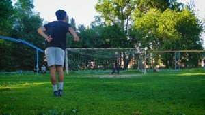 Штрафные удары на школьном стадионе