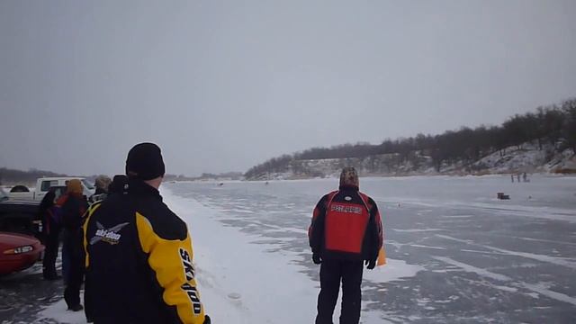 Гонки на снегоходах смотреть онлайн