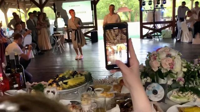 Танец родителей на свадьбе в подарок молодоженам. Постановочный танец.