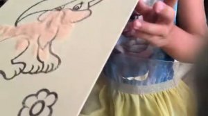 Рисунок из песка или рисование песком.