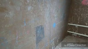 Натяжной потолок на стене.