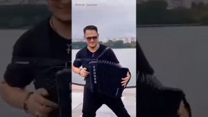 Федерико Феллини на баяне! Обучение.