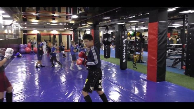 Работа ног — удары в движении. смотреть онлайн