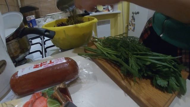 Салат из капусты и копченой колбасы, Без варки порезал и готово смотреть онлайн