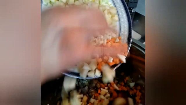 СУП МИНЕСТРОНЕ! ИТАЛЬЯНСКОЕ БЛЮДО! МЕШАЕМ ВСЕ! смотреть онлайн