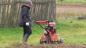 Белорусская деревня без прикрас. Одним делом стало меньше.