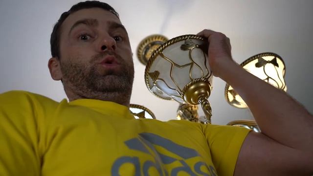 Когда помог жене лампочку поменять | СКЕТЧ смотреть онлайн