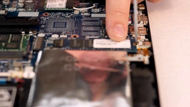 Upgrading memory and SSD LENOVO YOGA 520-14IKB laptop смотреть онлайн