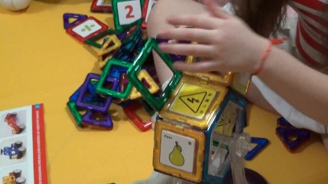Магнитный конструктор!!! Строим карусель!!! Все к нам )))