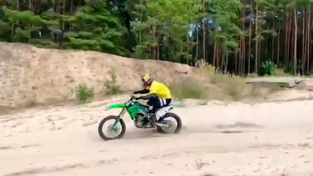 Песок, дюны, тест обычной резины в условиях песка. Мотоцикл- Kawasaki kx450 2017 смотреть онлайн