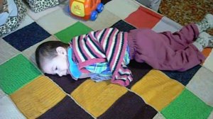 Ребёнок с ДЦП переворачивается