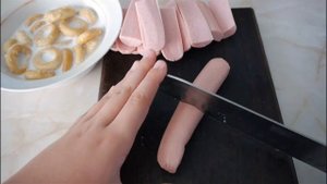 Запекаем сосиски в сушках.