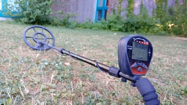 (Перезалив) # Коп на школьной поляне # Что теряет Немчура # Продолжаю копать потеряшки# смотреть онлайн