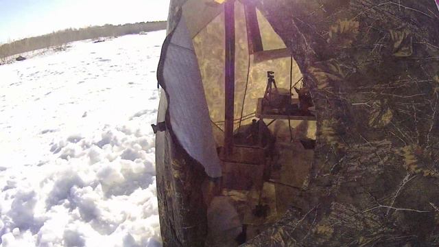 Зимняя рыбалка в палатке с ночёвкой. Супер отдых. смотреть онлайн