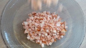 Ну Очень ВКУСНЫЙ САЛАТ С Копчёной КУРИНОЙ ГРУДКОЙ . Готовится быстро Съедается ещё быстрее!!!