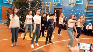 Новогодний танец под флешмоб 7 класса