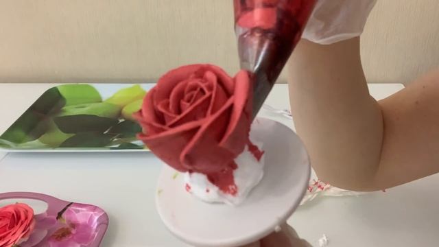 Посмотрите, на сколько ПРОСТО СДЕЛАТЬ Розы ОБЫЧНОЙ НАСАДКОЙ! Садовая РОЗА! Красивый торт! смотреть онлайн