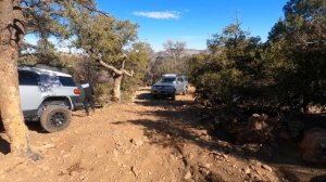 2006 Toyota Sequoia on 33s tackles Gold Mountain 3n69