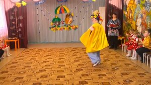 Скоморох на Осеннем празднике.