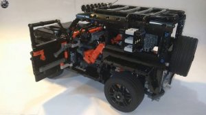 MOTORIZED Land Rover Defender LEGO Technic 42110 by grohl666 | Review