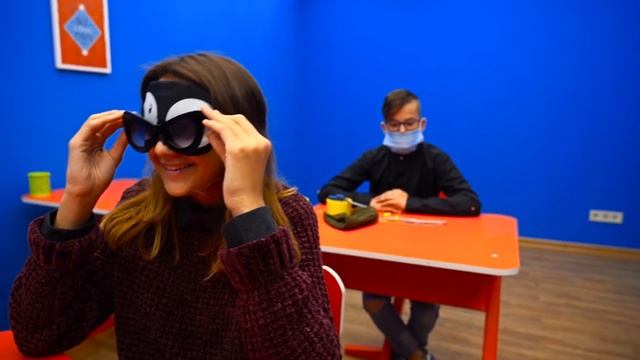 КРУТОЙ ЧЕЛЛЕНДЖ!!! НЕ ВИЖУ, НЕ СЛЫШУ, НЕ ДВИГАЮСЬ!!! смотреть онлайн